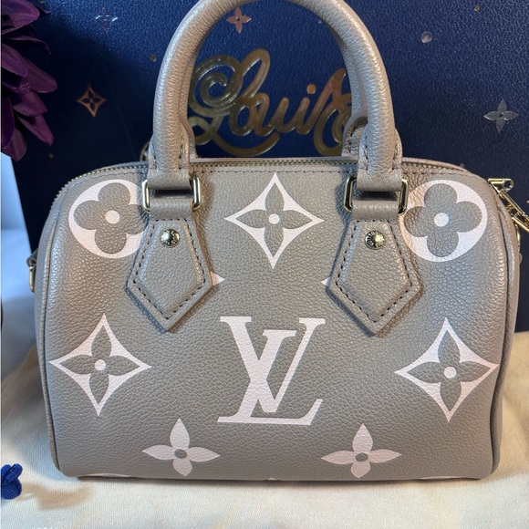 Beautiful Louis Vuitton Speedy Bandouliere 20 Dove Cream Sold - Picture 2 of 16